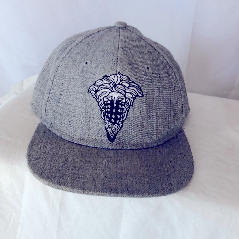 CROOKS & CASTLES Men’s black and gray woven SnapBack Medusa cap. One Size.